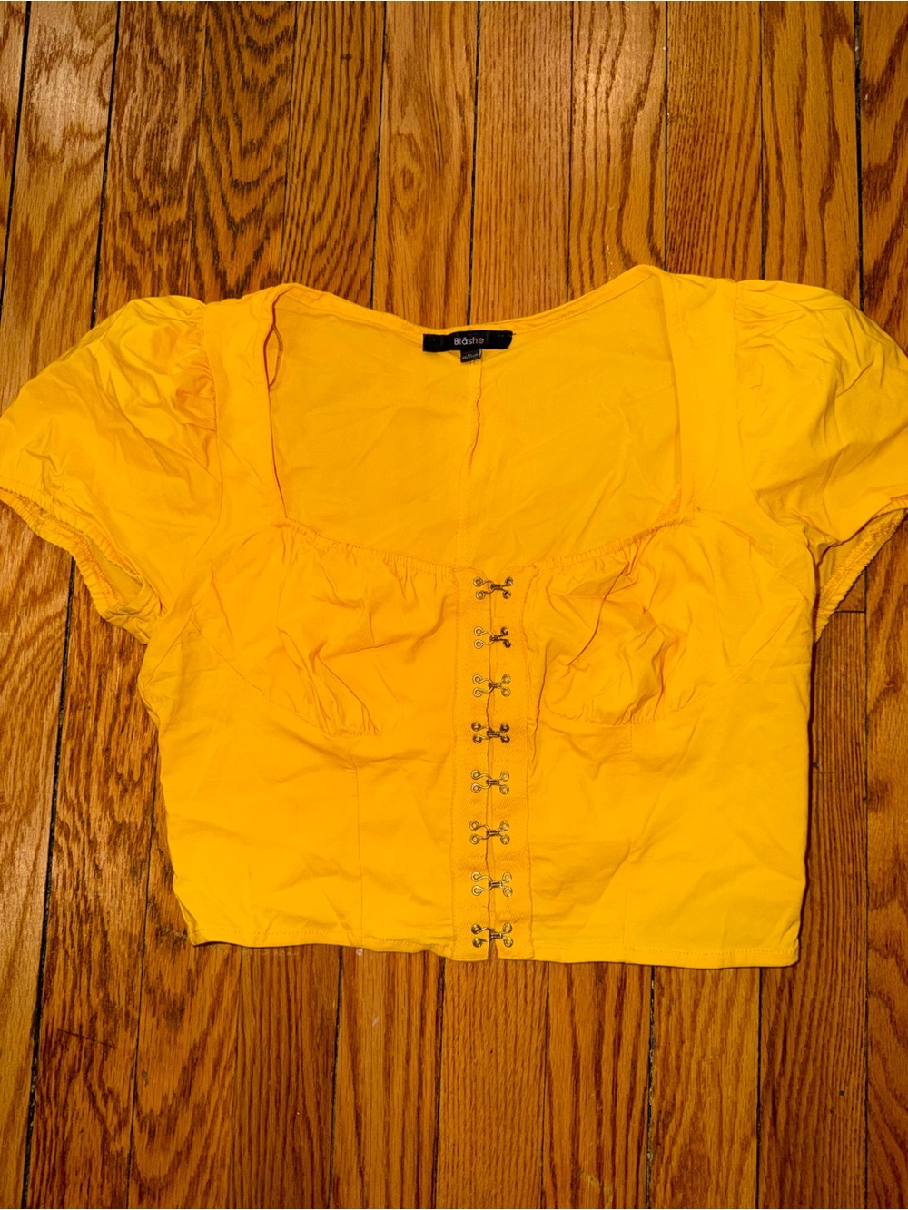 Boohoo Yellow Hook-and-Eye Puff Sleeve Crop Top